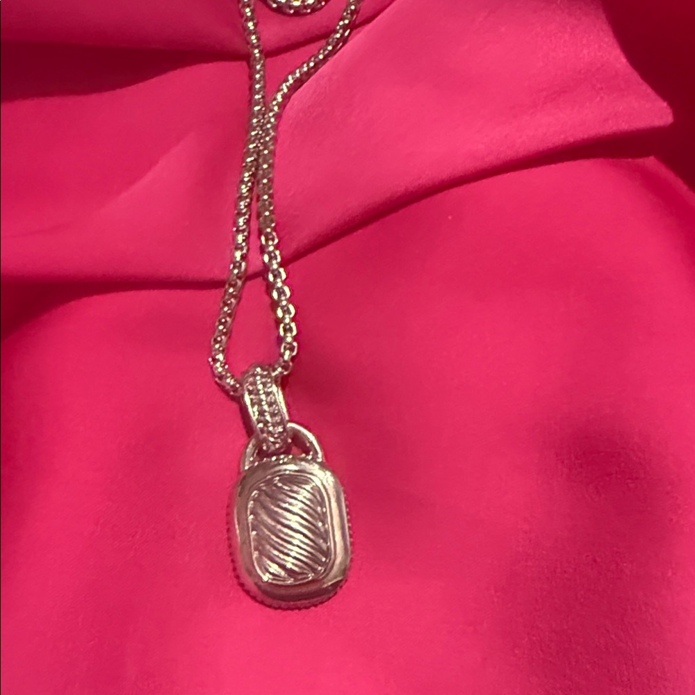 Elegant Silver Pendant Necklace - Picture 2 of 9